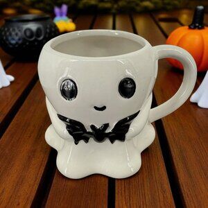 NEW Halloween Smiling Ghost Holding Black Bat Ceramic Mug Jack O' Lantern Lane